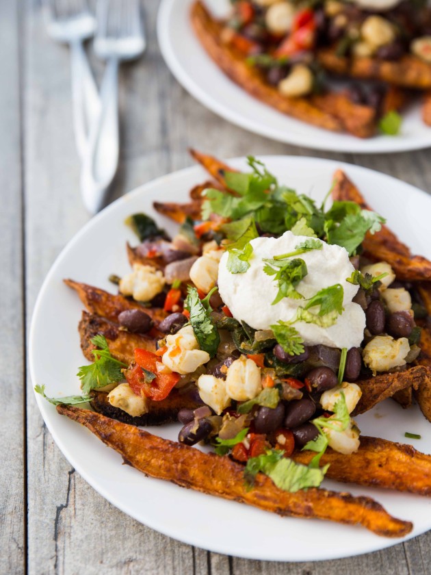 Sweet Potato Fry Nachos // healthy, veggie packed #vegan and #gluten free mexican-inspired meal!