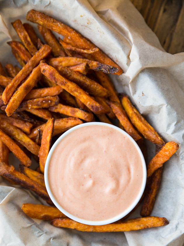 Vegan Roasted Red Pepper Aioli - thick, creamy and egg-free!