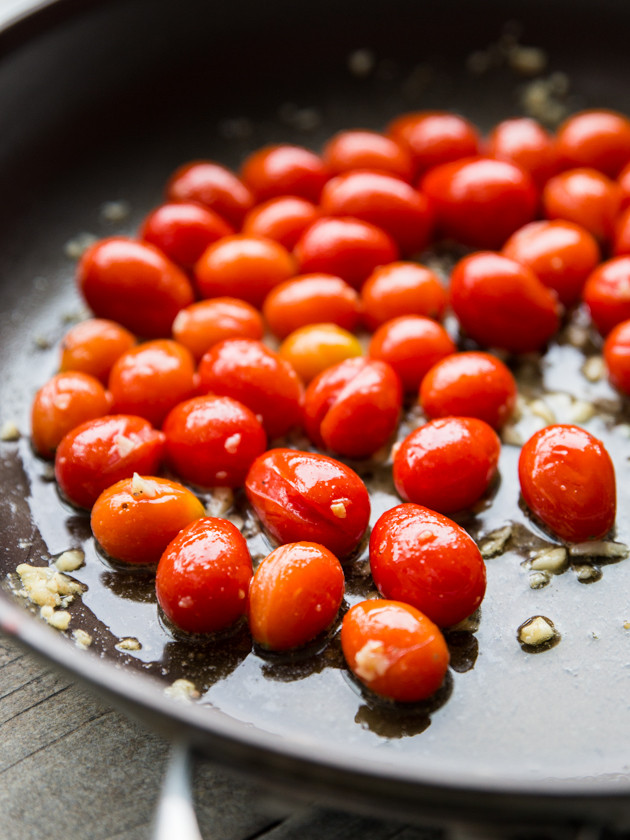 Easy Garlic Butter Cherry Tomato Linguine - a quick, luxurious weeknight meal!