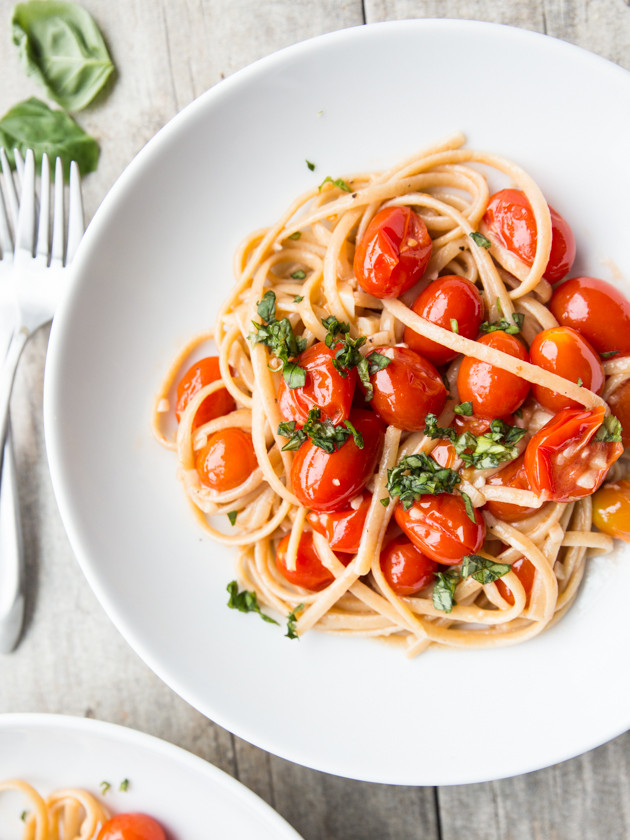 Easy Garlic Butter Cherry Tomato Linguine - a quick, luxurious weeknight meal!