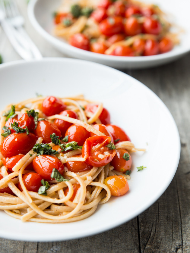 Easy Garlic Butter Cherry Tomato Linguine - a quick, luxurious weeknight meal!