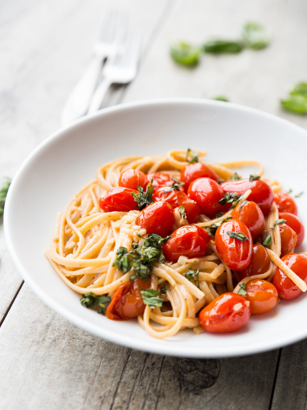 Easy Garlic Butter Cherry Tomato Linguine - a quick, luxurious weeknight meal!