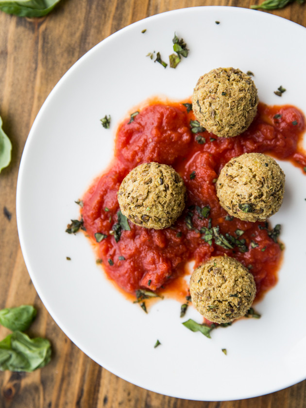 Lentil, Quinoa and Pistachio Meatballs - hearty, vegan and gluten free meatballs!