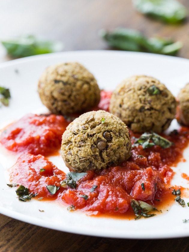 Lentil, Quinoa and Pistachio Meatballs - hearty, vegan and gluten free meatballs!