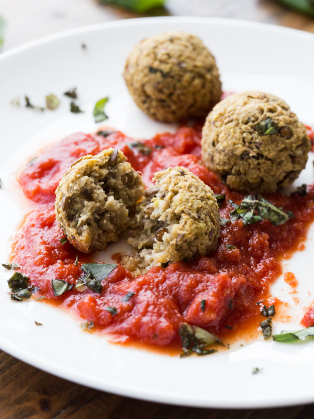 Lentil, Quinoa and Pistachio Meatballs - hearty, vegan and gluten free meatballs!