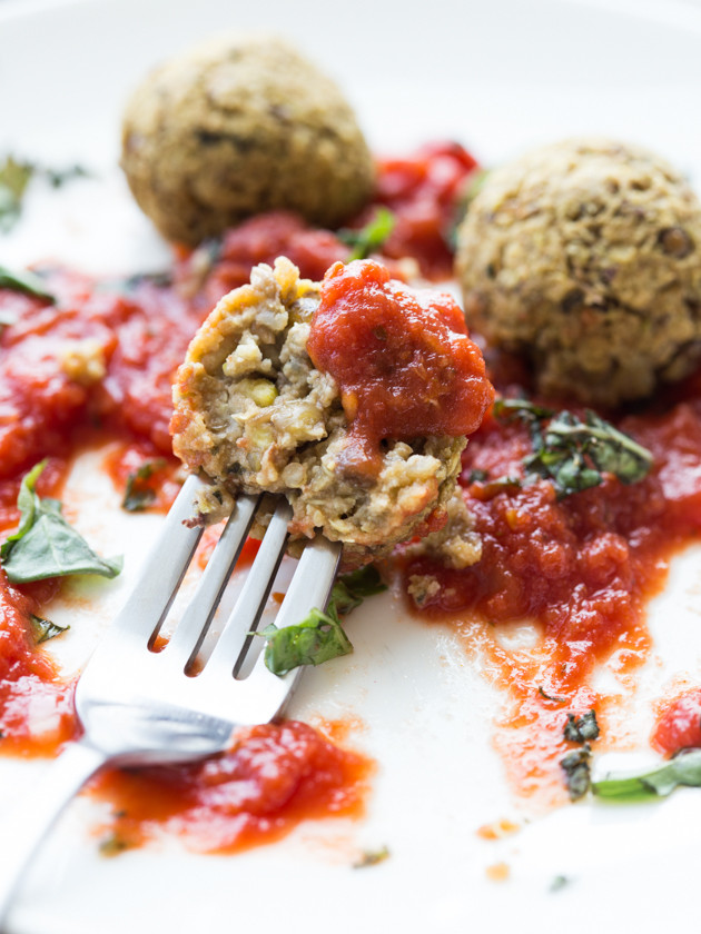 Lentil, Quinoa and Pistachio Meatballs - hearty, vegan and gluten free meatballs!