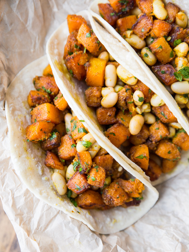 Curried Butternut and White Bean Tacos - lightly sweet, spicy, butternut squash with lemon parsley white beans and a smooth cashew cream #vegan #glutenfree