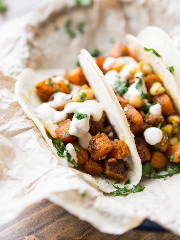 Curried Butternut and White Bean Tacos - lightly sweet, spicy, butternut squash with lemon parsley white beans and a smooth cashew cream #vegan #glutenfree