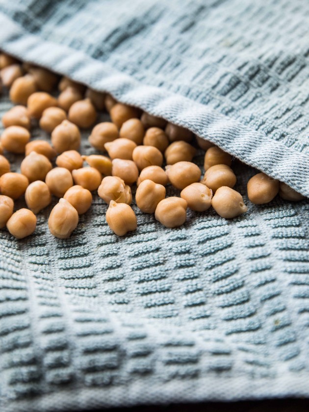 Crispy Curry Roasted Chickpeas - crunchy, spicy, savory HEALTHY snacking!