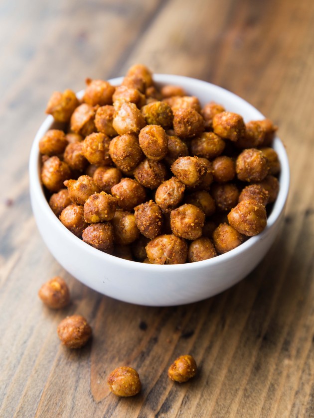 Crispy Curry Roasted Chickpeas - crunchy, spicy, savory HEALTHY snacking!