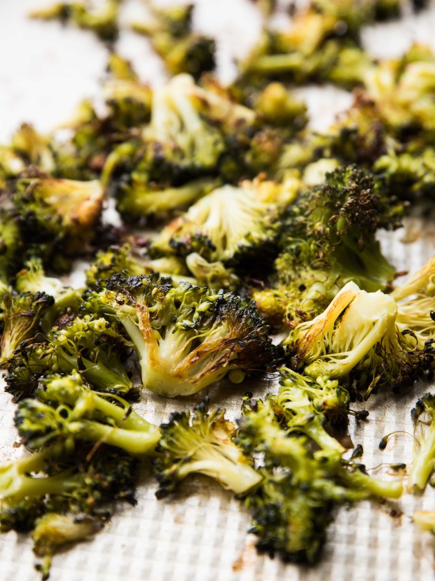 Power Lunch Bowls with Roasted Broccoli and Sriracha Peanut Drizzle #vegan #glutenfree #grainfree