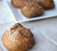 No Knead Whole Wheat Pretzel Rolls // @veggiebeastblog