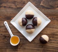 Chocolate Dipped Coconut Macaroons // @veggiebeastblog