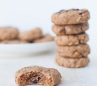 Almond Butter Oatmeal Cookies // @veggiebeastblog