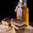 5 Ingredient Honey-Sweetened Scotcharoos // veggieandthebeastfeast.com