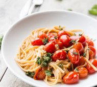 Easy Garlic Butter and Burst Tomato Linguine - a quick, luxurious weeknight meal!
